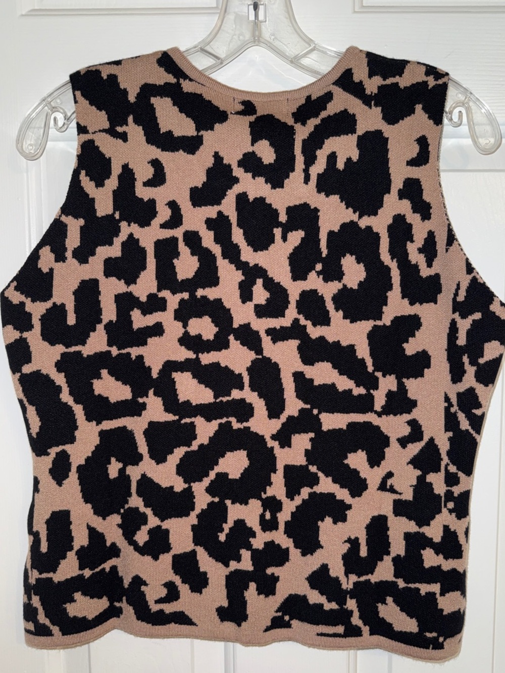 ANNIEWEAR Women's Leopard Print Black and Tan Sleeveless Sweater Vest - Picture 4 of 5
